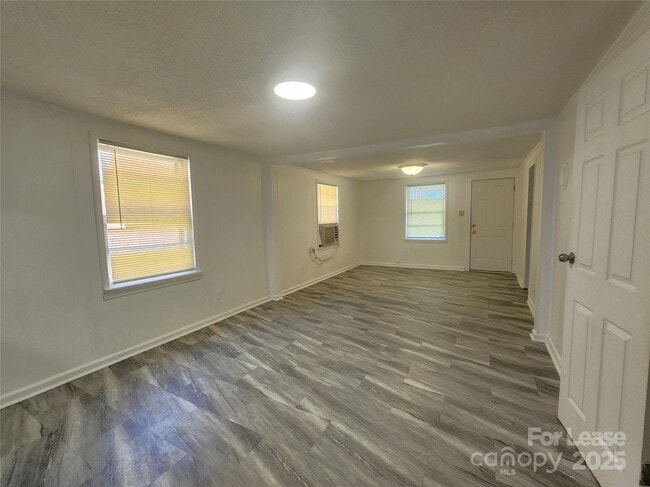 Building Photo - 714 S Harding Ave