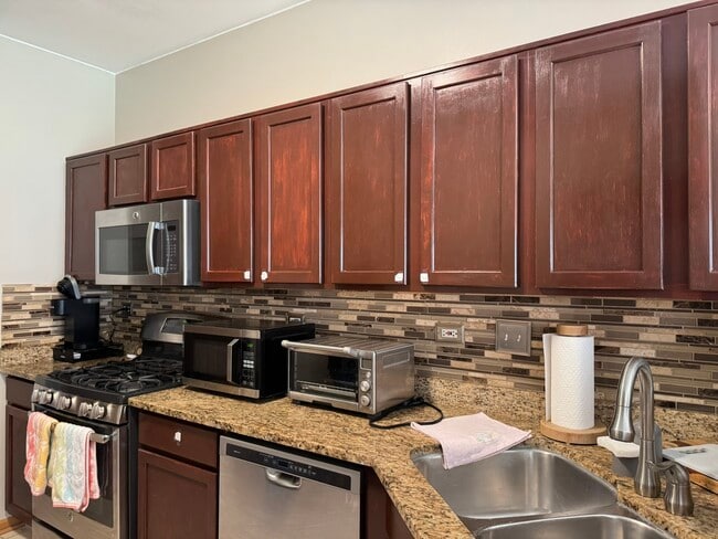 Building Photo - 605 Lakeridge Ct