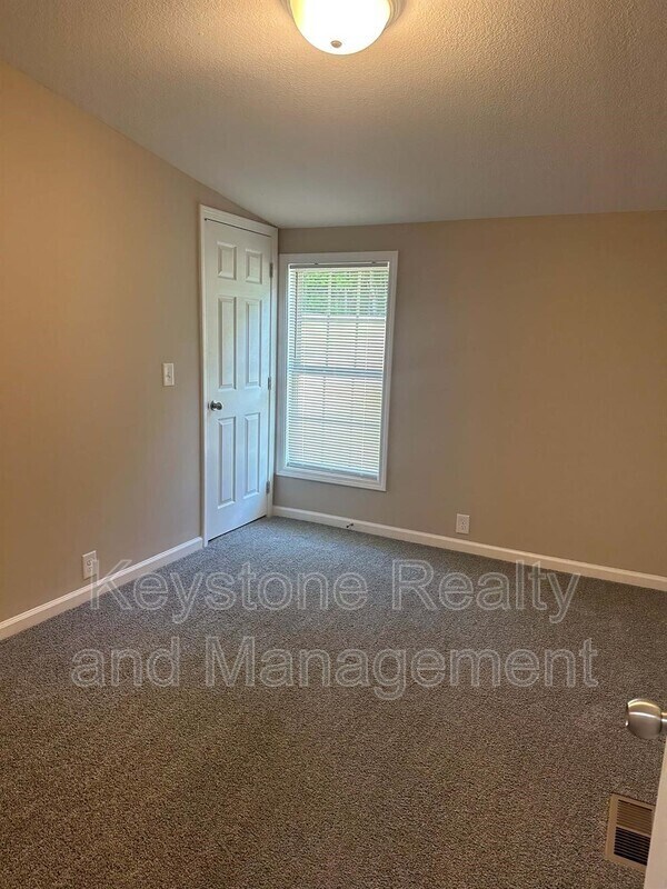 Building Photo - 221 Bumpus Mill Rd