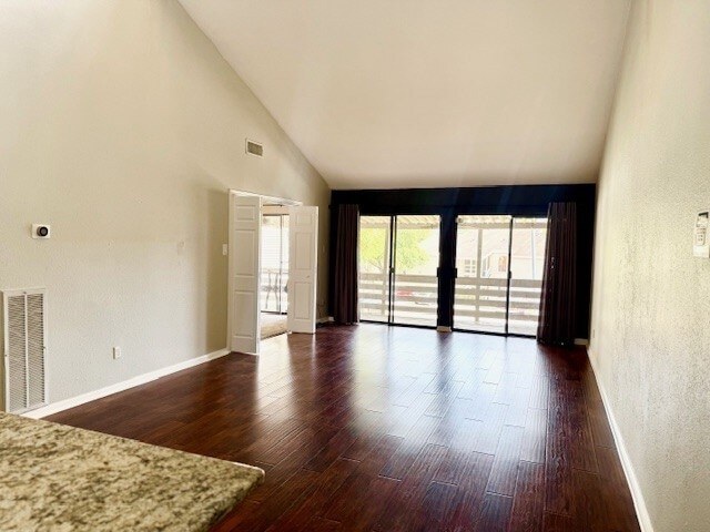 Building Photo - 178 April Point Dr N