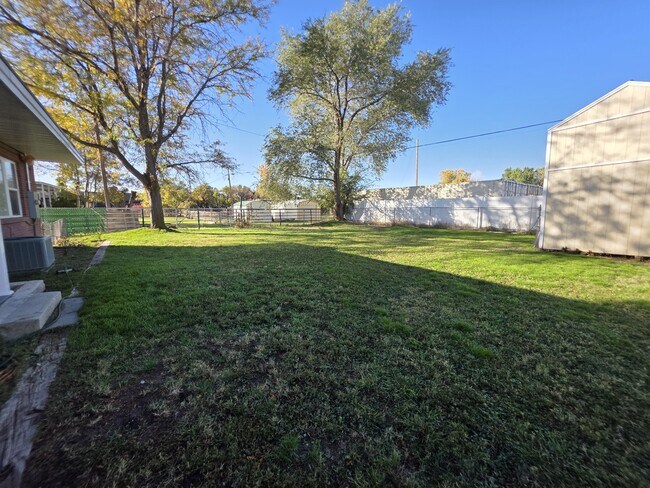 Building Photo - 7222 S 2700 W