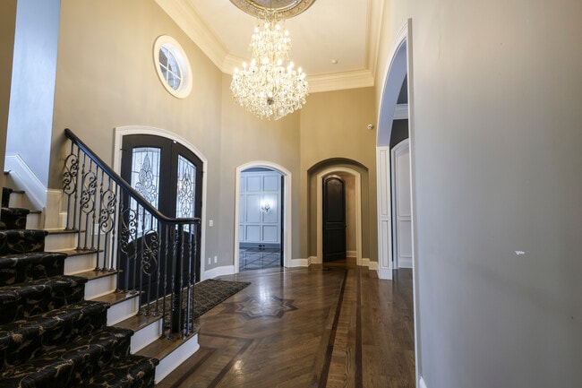 Building Photo - 9020 Whisperinghill Dr