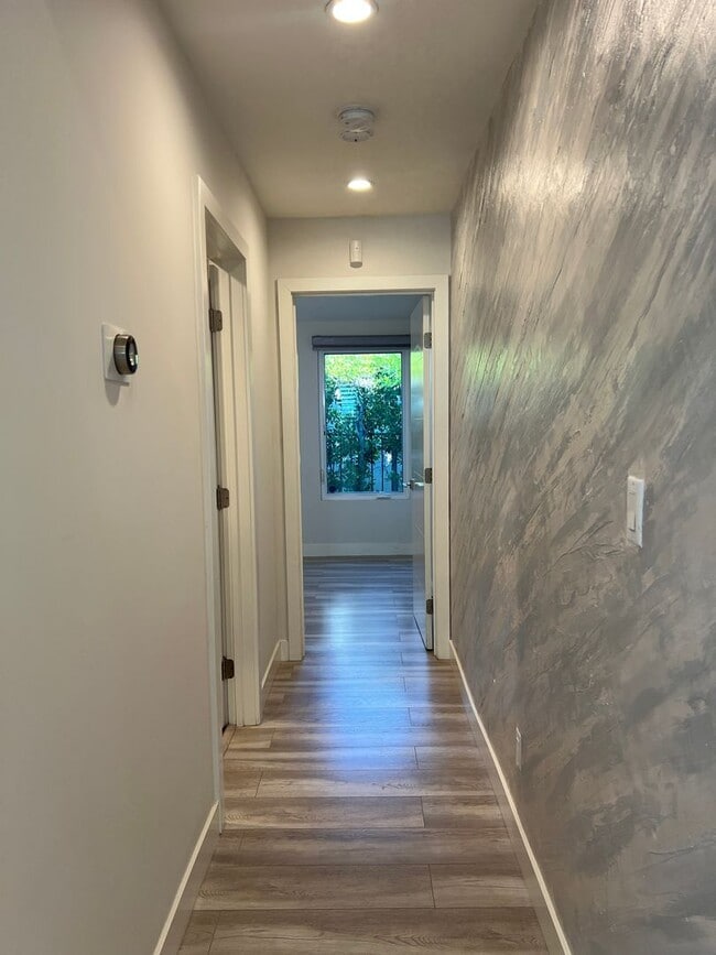 Building Photo - 2 Bedroom Modern Luxury, Valley Village