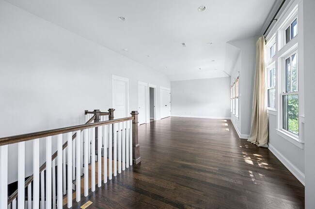 Building Photo - Stunning 4BE/3.5BA home in the heart of Gr...