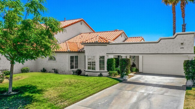 Primary Photo - 699 Vista Lago Cir N