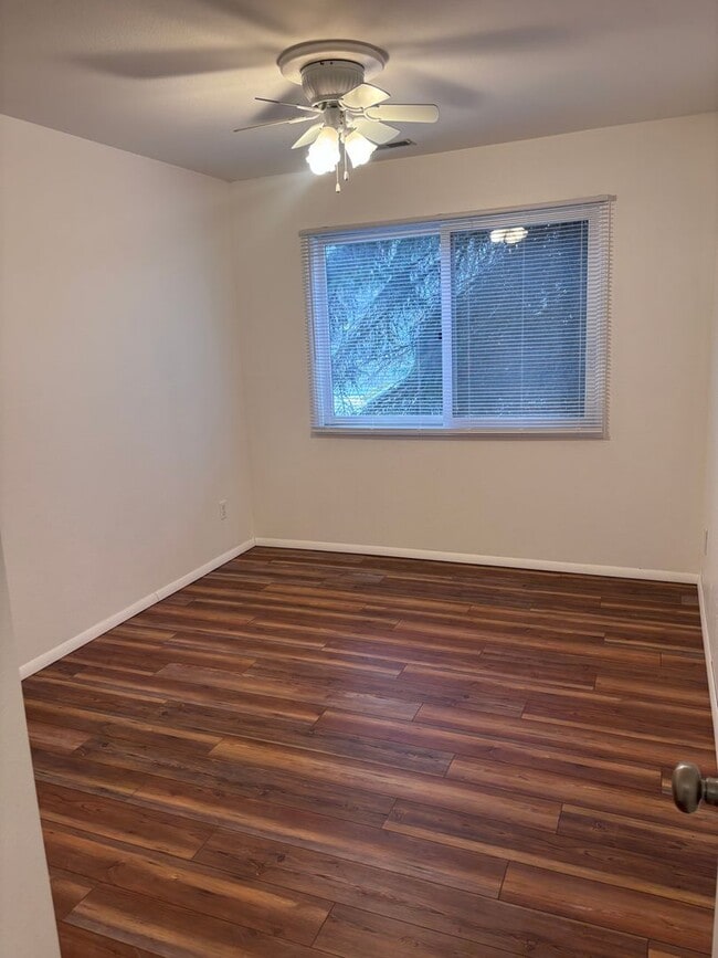 Building Photo - Brand New Update: 2 Bed/2 Bath UMED Condo!