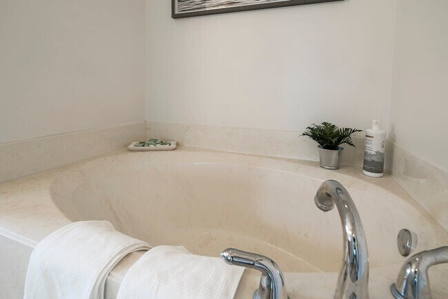 Building Photo - 11 Wheeler Ln