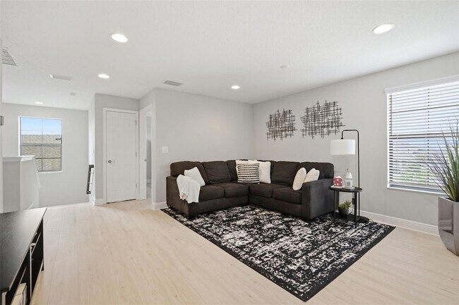 Building Photo - 6396 Roadstead Ct