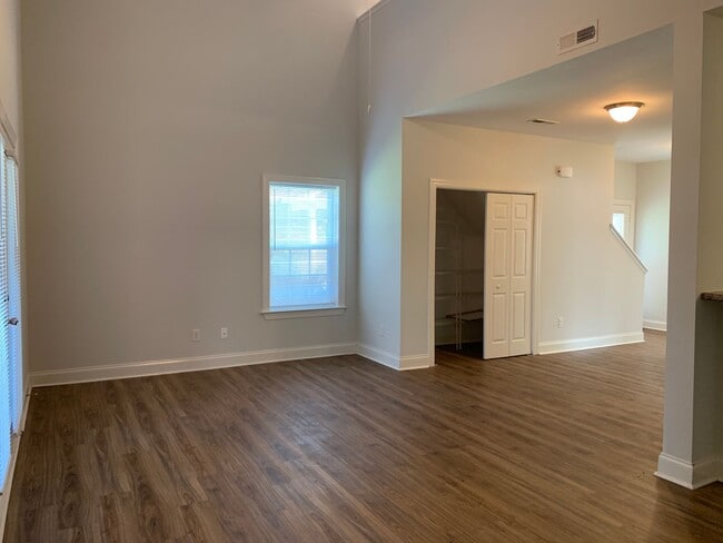 Building Photo - 3 Bedroom 2 Bath Townhome in Pleasant Grov...