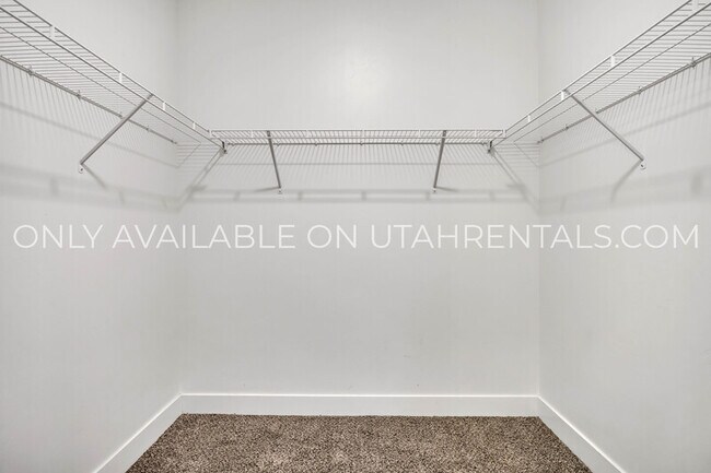 Building Photo - 3364 Hardman Way