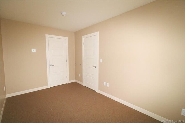 Building Photo - 128 Custer St