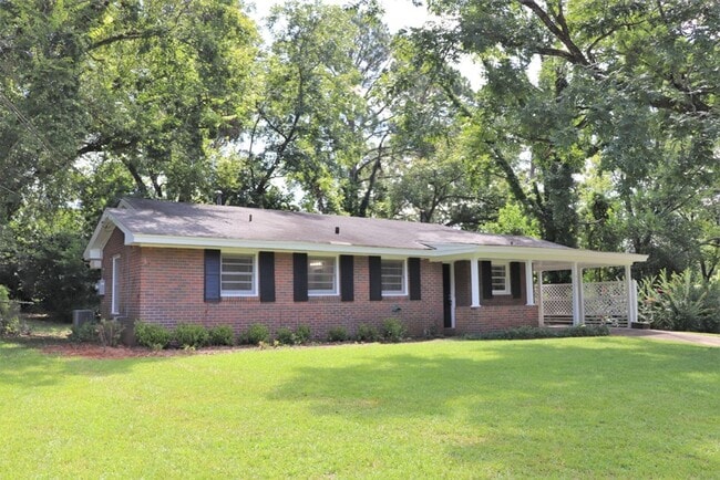 Building Photo - 3-Bedroom thats move-in ready and just waiting for you.