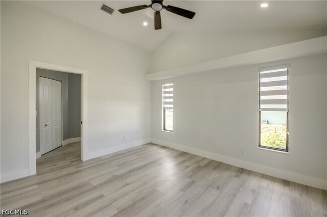 Building Photo - 412 NE 17th Pl