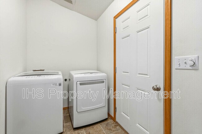 Building Photo - 8915 Durham Ct