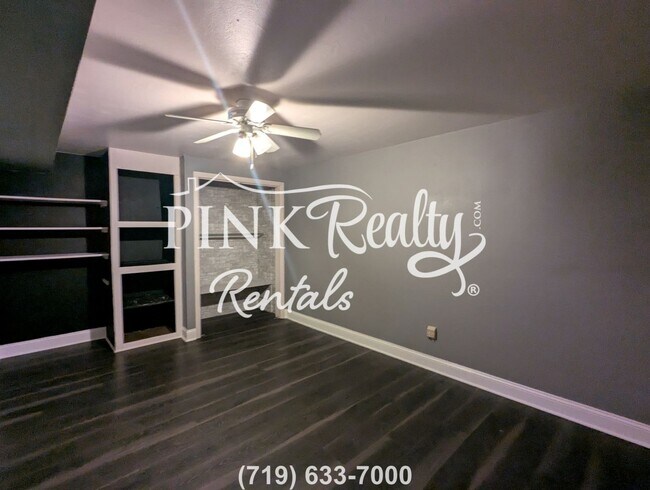 Building Photo - 2534 Ivanhoe Dr