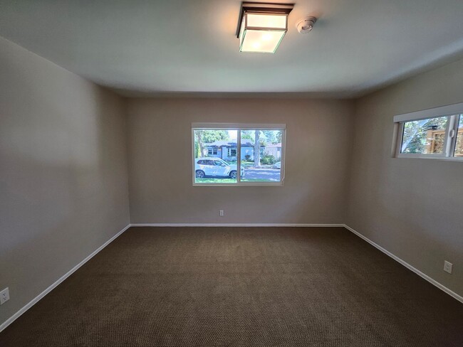 Building Photo - Beautiful Home in a Lovely Neighborhood! Available Spacious 2 Bedroom and Two Bathroom!