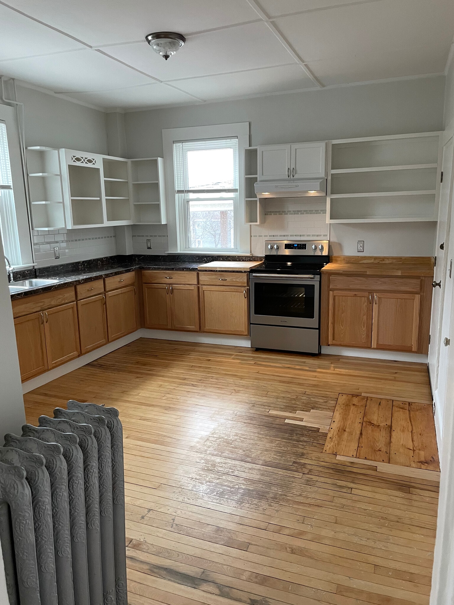 Kitchen w/ stainless steel appliances. - 18 North St