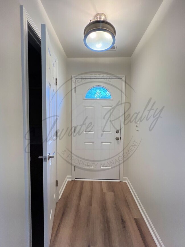 Building Photo - SPECIAL: FIRST MONTHS RENT FREE! Two Bedro...