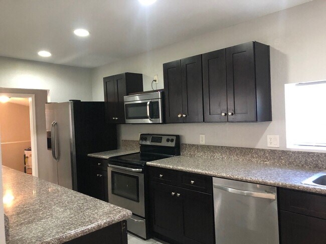 Building Photo - Beautiful, 3/2 Pool Home Available Now!