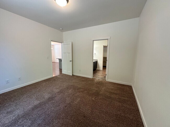 Building Photo - 3 Bed, 2.5 Bath House in Cordata Neighborhood