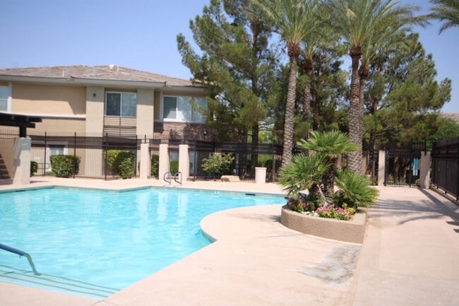 Building Photo - Close to shopping and easy access to Freeway!!!