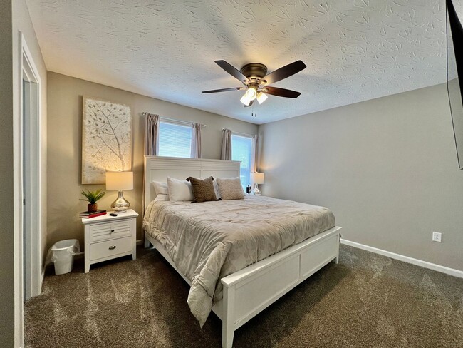 Building Photo - Brand New Home Walking distance to Spooky ...