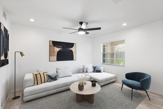 Building Photo - GULFPORT APARTMENT FOR RENT!