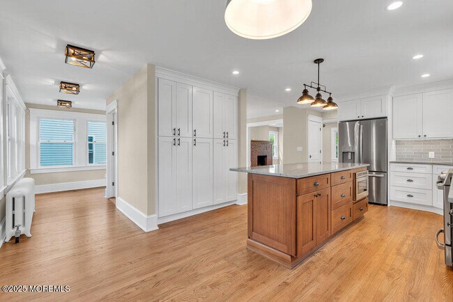 Building Photo - 1214 Sunset Ave