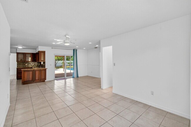 Building Photo - 4760 Bison St