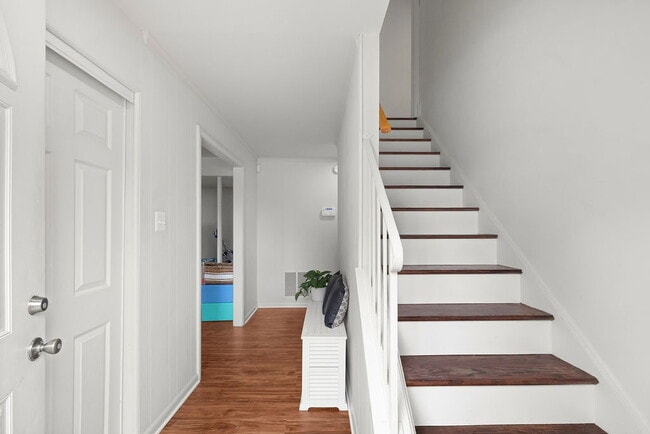 Building Photo - Affordable, Spacious AND Convenient Walk t...