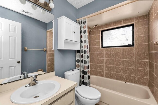 Building Photo - 284 Lomond Dr