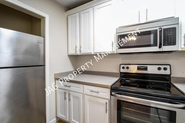 Building Photo - 2761 St Johns Ave