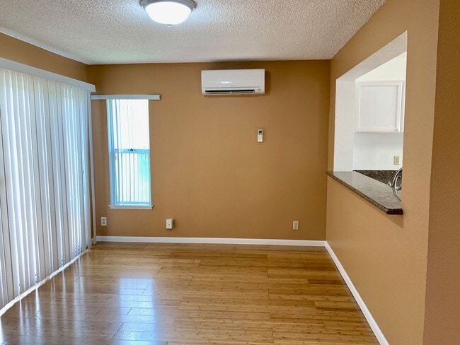 Building Photo - Stunning 3-bedroom and 3-bathroom Home (Ka...