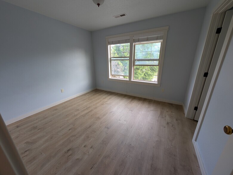Building Photo - 11218 W Hazelwood Dr