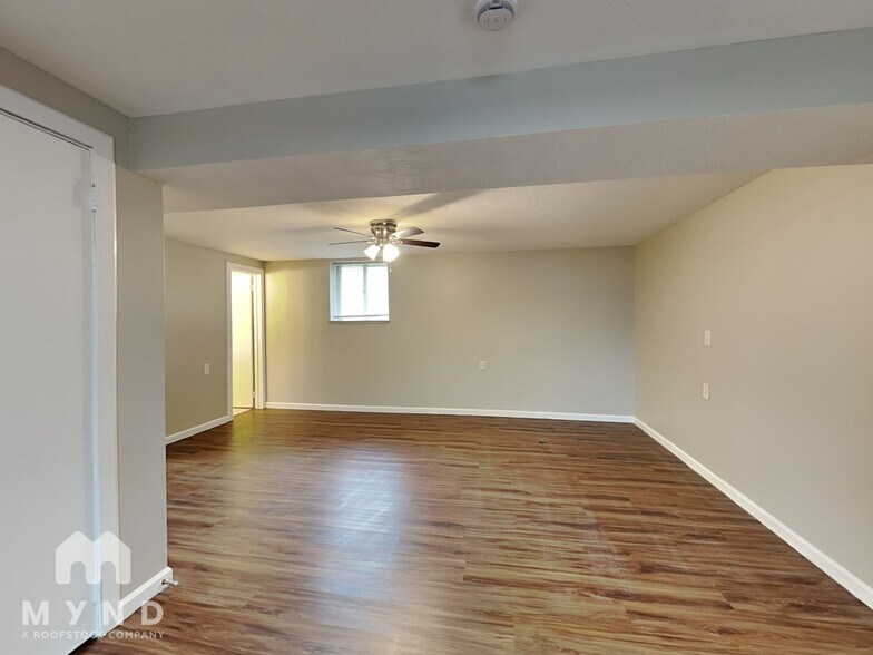 Building Photo - 2911 N Gresham Rd