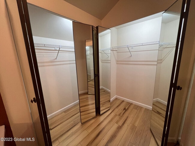 Building Photo - 13 Meadow Rue Pl