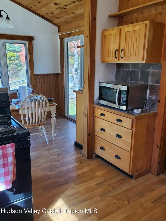 Building Photo - 2 Lakeview Terrace