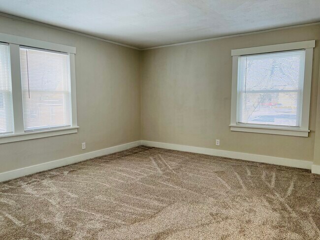 Large master bedroom upstairs - 48 Convis St