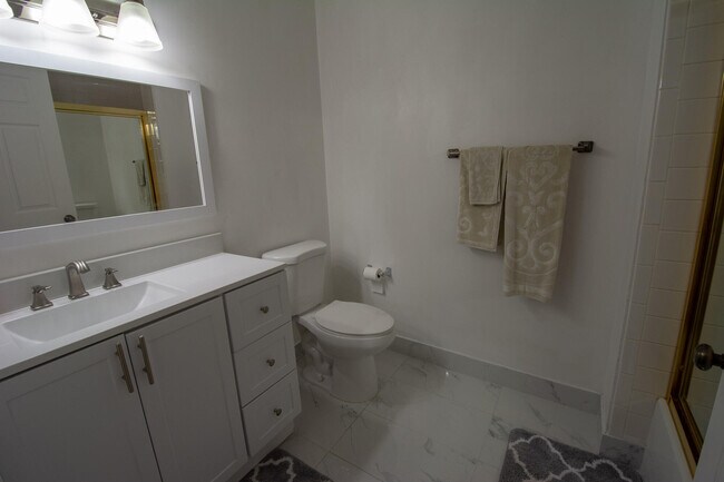 Building Photo - 1768 W Sanderling Ln
