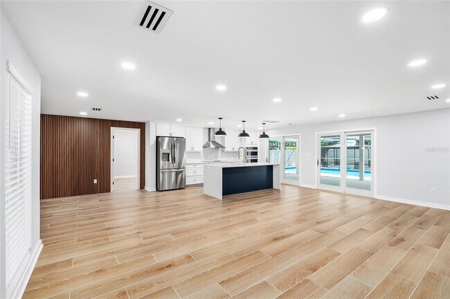Building Photo - 2306 S San Jose Cir