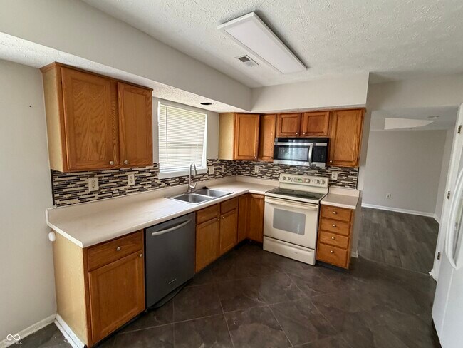 Building Photo - 411 Garden Grace Dr