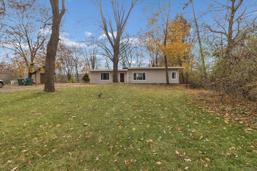 Building Photo - 671 W Clark Rd