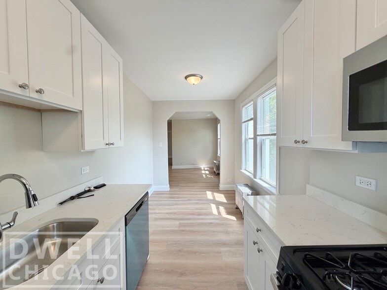 Building Photo - 2610 N Kimball Ave