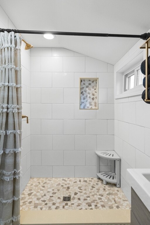 Building Photo - 123 Pond St