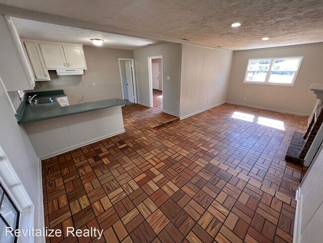 Building Photo - 3 br, 1 bath House - 1208 Castlewood Dr