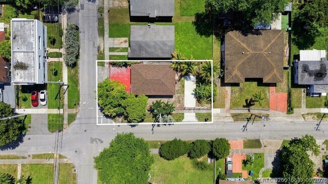 Building Photo - 4952 NW 21st Ave