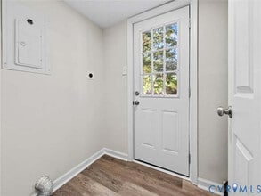 Building Photo - 10303 Edgebrook Ct