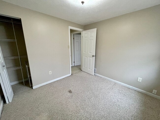 Building Photo - South Fayette - Spacious 3 Bedroom, 2.5 Bath Townhouse - Hunting Ridge Community