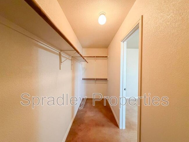 Building Photo - 757 E Ridge Blvd