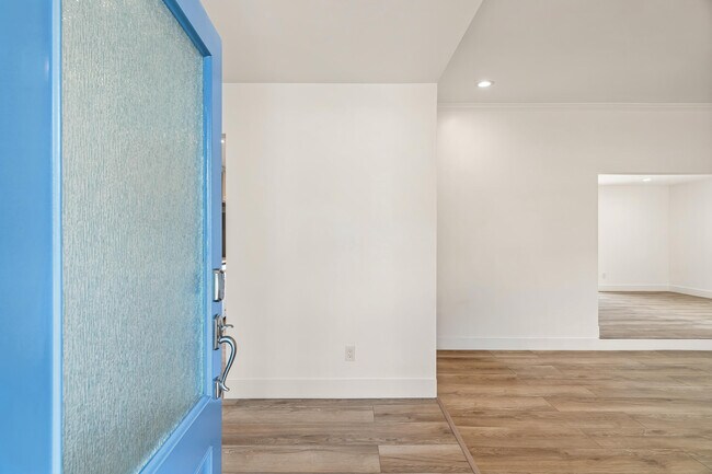 Building Photo - 912 N Camino Condor